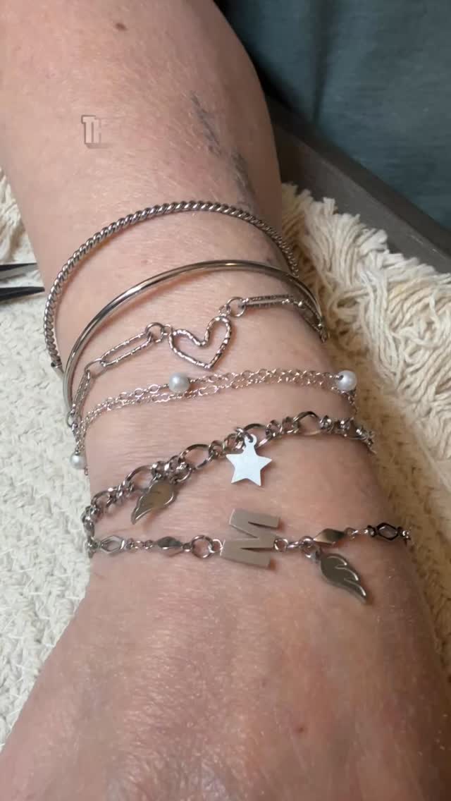 Cute jewelry ~ Flexible income ~ Confidence ~ Community ❤️

Comment “INFO” if you want to know how to get started!